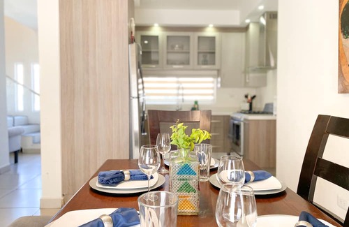 Hermosillo House | Elegant House w/Alberca 5 min Airport/Consulate