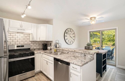 Port Austin Apartment | Stayin’ & Playin’ Cottage/Pet Friendly