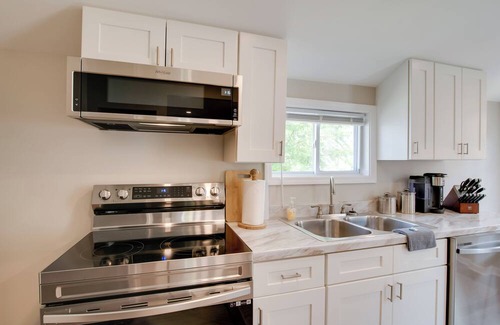 Bowling Green House | Walk to WKU, Bars & Dining! Updated Duplex Home