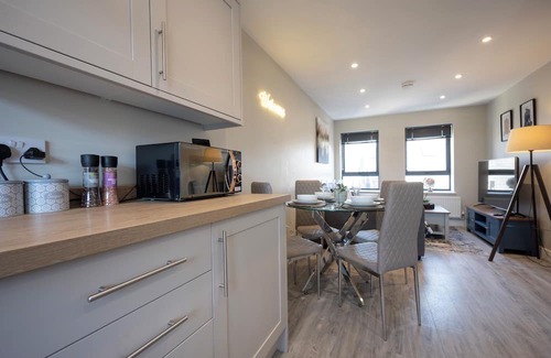 Chatham Apartment | Modern 2BR Flat | Central Chatham | Self Check-in