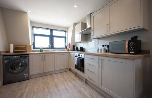 Chatham Apartment | Modern 2BR Flat | Central Chatham | Self Check-in