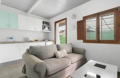 San Bartolome de Tirajana Apartment | Holiday Studio 'Country Near Fataga' with Balcony, Wi-Fi and Air Conditioning