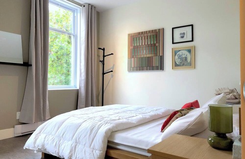 Villeray Apartment | Charming 2 1/2, Fully furnished, equipped, heated, lit and air-conditioned.
