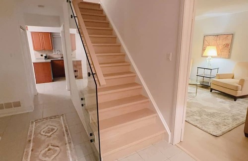 Applewood House | Entire 05 Bedroom House near YYZ