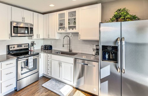 Culver House | Walk to Lake: Historic Family Apartment in Culver!
