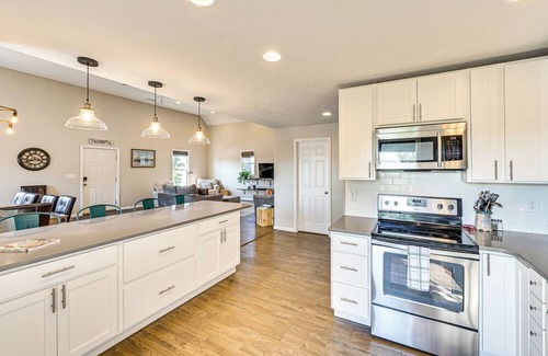 Culver House | Walk to Lake: Historic Family Apartment in Culver!