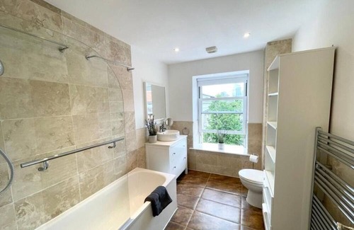 Canning Town South Apartment | Large 1 Bedroom Apartment in Canning Town close to 02 Arena, Canary Wharf
