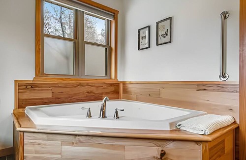 New Lisbon Cabin | Romantic Luxe cabin in beautiful New Lisbon