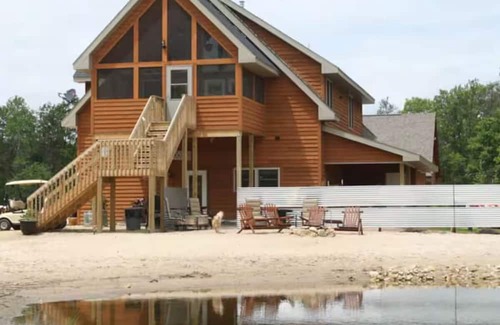 New Lisbon Cabin | Charming 2-bedroom Loft cabin in serene New Lisbon