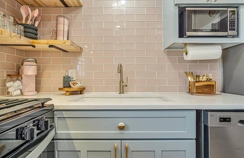 Waterloo Cottage | Charming 2-bedroom cottage with Patio in Waterloo