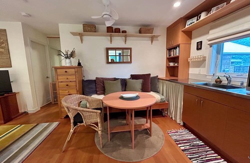 North Cowichan Cottage | West Coast Cedar Guest Cottage w/treed yard near vineyards & nature trails