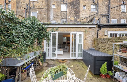 Churchill Cottage | Cosy city retreat in Belgravia. Pet-Friendly!