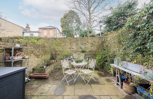 Churchill Cottage | Cosy city retreat in Belgravia. Pet-Friendly!