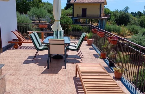 Belpasso Villa | Apartment 'Oasi Dell'Etna' with Mountain View, Wi-Fi and Air Conditioning