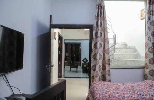Taj Ganj Bed & Breakfast | Aradhana's Home Stay Deluxe Room