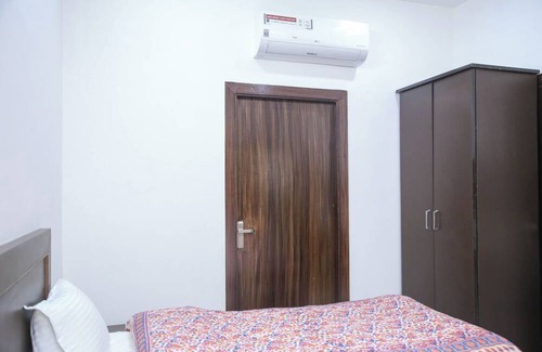 Taj Ganj Bed & Breakfast | Aradhana's Home Stay Deluxe Room