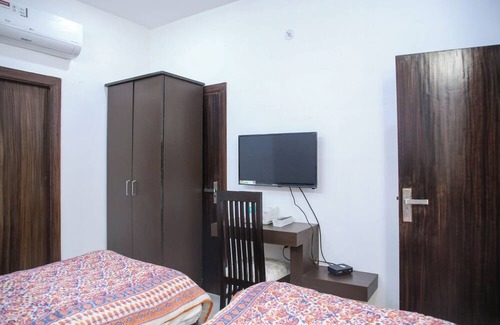 Taj Ganj Bed & Breakfast | Aradhana's Home Stay Deluxe Room