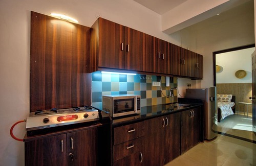 Chapora Apartment | Sun-kissed 1BHK Vagator French Windows.