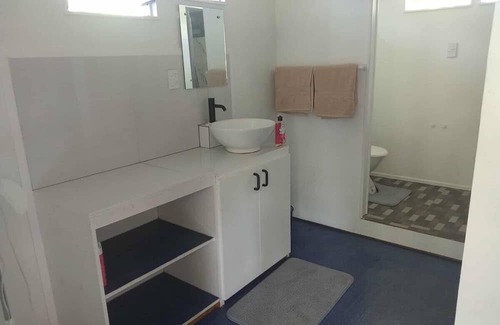 Turangi Tapere House | Live as a local. Easy Access: Vilis, KAPS, Turangi Eatery, & Bus Routes Nearby!"