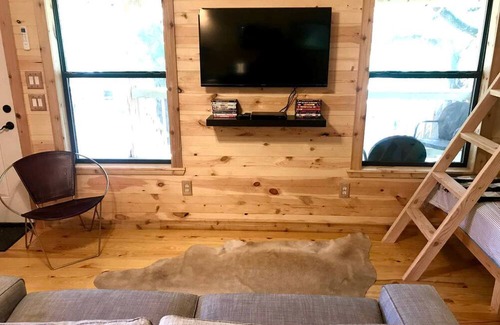 Mason Cabin | Spacious Texas Hill Country Cabin Ideal for Weekend Getaways from Austin