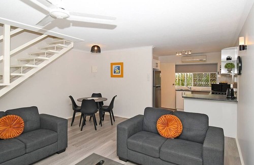 Torquay House | Coast Apartments Deluxe 2 Bedroom Apartment