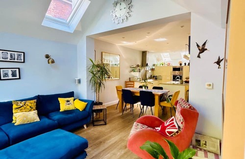 Richmond-upon-Thames House | Beautiful 4 Bed. Central Teddington