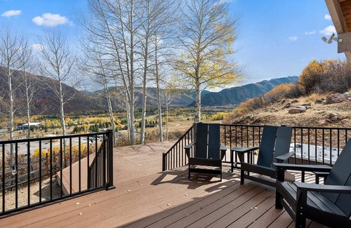 Aspen House | Welcoming 4-bedroom house with hot tub in Aspen