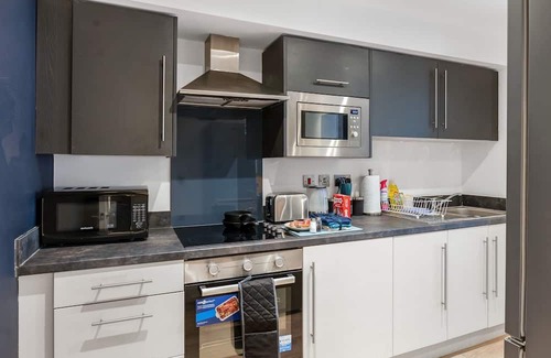 Wigan House | Contractor Friendly - Discounts, Group Stays, Families, Free Wi-Fi, Free Parking