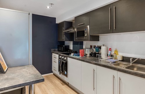 Wigan House | Contractor Friendly - Discounts, Group Stays, Families, Free Wi-Fi, Free Parking