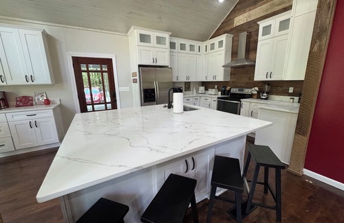 Duncanville House | Legends Lodge: A woodland retreat near University of Alabama!