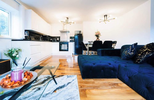 Glyndon Apartment | -15% LUX 2BDR Flat in Woolwich | 2 Stops to Canary Wharf/Excel In Free Parking