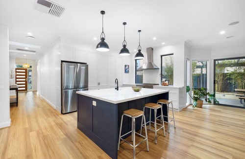 Waterways House | Freshly renovated 4-bedroom house. Featured on Foxtel's Love it or List it.