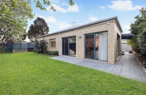 Waterways House | Freshly renovated 4-bedroom house. Featured on Foxtel's Love it or List it.