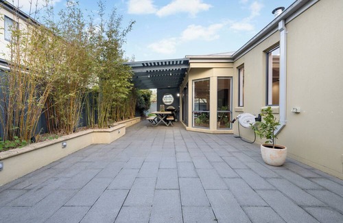 Waterways House | Freshly renovated 4-bedroom house. Featured on Foxtel's Love it or List it.