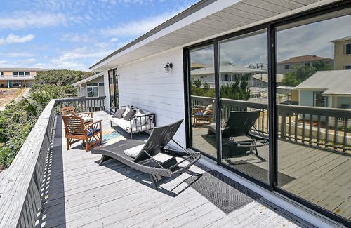 Old Town House | Steps from the beach with great deck space, sunrise/sunset views, WiFi & W/D