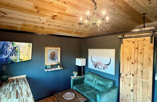 Athens Cottage | Emerald Homestead Cabin located near Lake Athens