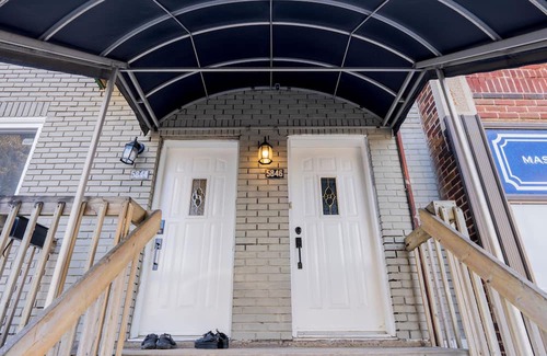 Cote-Des-Neiges—Notre-Dame-De-Grace Apartment | Newly Renovated 3BR/2BA Spacious & Modern