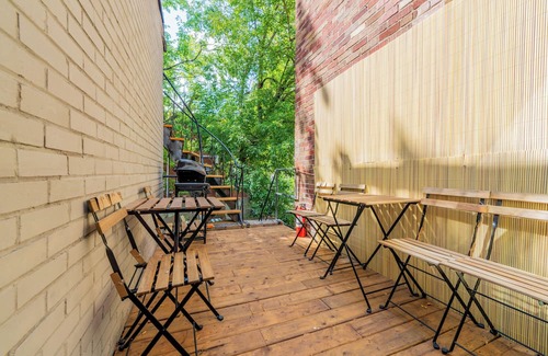 Cote-Des-Neiges—Notre-Dame-De-Grace Apartment | Newly Renovated 3BR/2BA Spacious & Modern