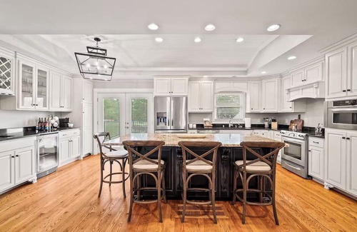 Buechel House | Bourbon Trail Estate | 3 Epic Acres | 7 Bed 6 Bath