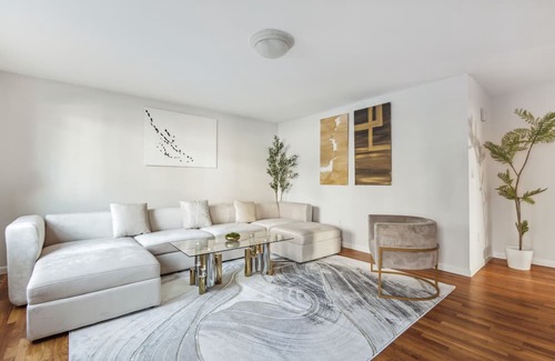 White Plains House | Luxury NY Home with Game Room & Free Parking