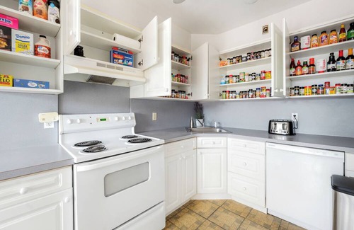 White Plains House | Luxury Designer Home near NYC + Free Parking Right Side