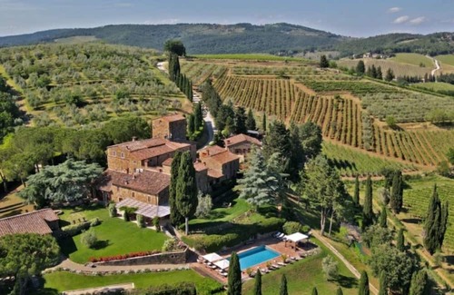 San Pietro in Bossolo Villa | Villa in Piazza with 11 bedrooms sleeps 20