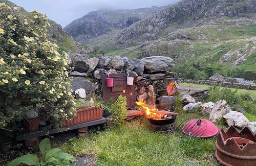 Llanberis Cottage | 19th century Snowdonia Mountain Cottage Peaceful & Tranquil (Pet Friendly)