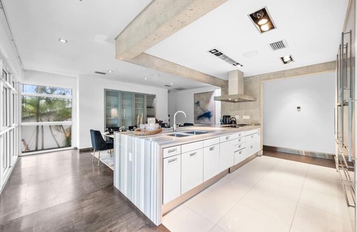 Northeast Coconut Grove House | Miami Getaway Villa | Villa Nova
