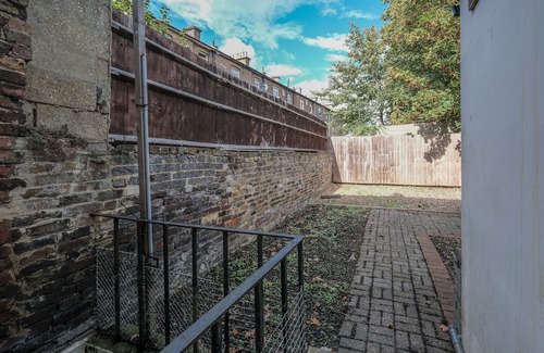 Gravesend Apartment | Modern 1 Bedroom Apartment in Gravesend