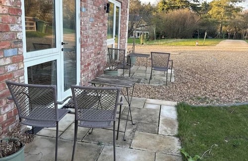 Bozeat House | Tranquil Country Retreat with 3 Private Ensuite Rooms