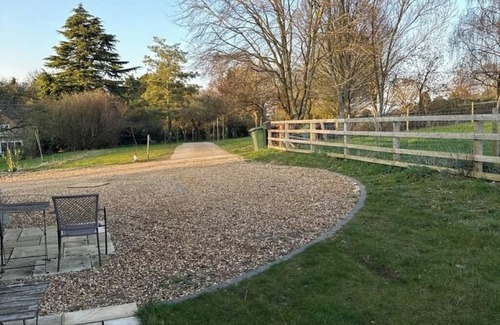 Bozeat House | Tranquil Country Retreat with 3 Private Ensuite Rooms