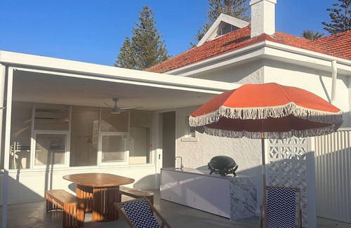 Henley Beach House | Luxe Beach Bungalow Henley 4BR Walk to the Beach. Fire pit, Games room and BBQ