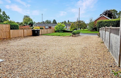 Grantham Cottage | Sleeps 6, lovely 3-bedroom cottage in Harlaxton Village