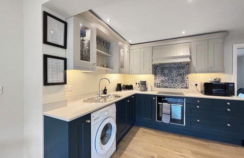 Grantham Cottage | Sleeps 6, lovely 3-bedroom cottage in Harlaxton Village